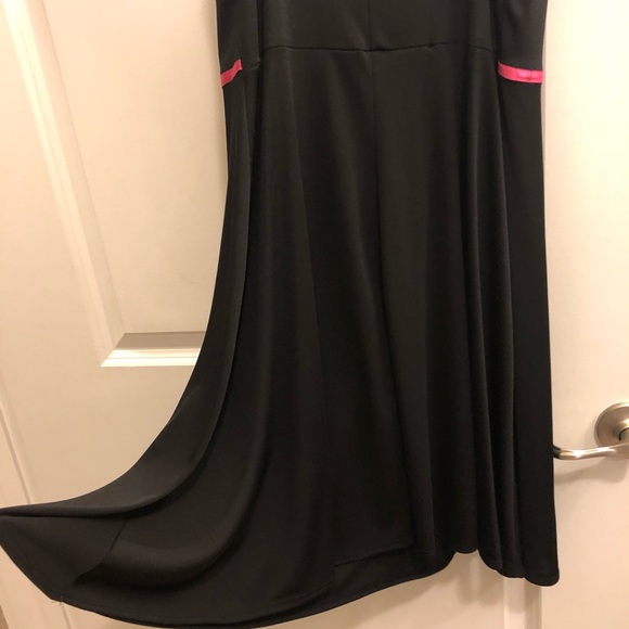 💋Cute Little Black Dress with Pink Flower Detail - Picture 6 of 8